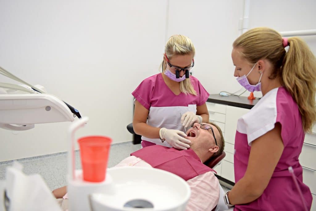 Ošetření v zubní ordinaci DentalCare Most